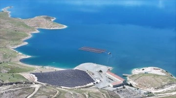 Türkiye'nin ilk yüzer güneş enerjisi santrali, elektrik üretimine haziranda başlıyor
