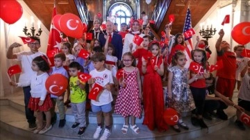 Türkiye'nin Washington Büyükelçiliği ve New York Başkonsolosluğu'nda 23 Nisan coşkuyla kut