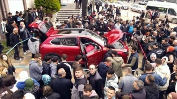 Türkiye'nin yerli otomobili Togg'a vatandaşların ilgisi yoğun