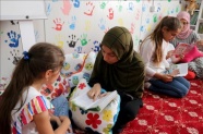 Türkmen yetimlere 'gönüllü eğitim'
