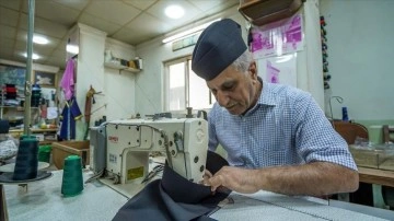 Türkmen zanaatkar, yarım asırdan uzun süredir Osmanlı fesi ve çeşitli şapkalar üretiyor