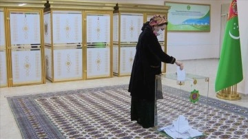 Türkmenistan devlet başkanı seçimi için sandık başında