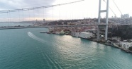 Turkuaz rengine bürünen İstanbul Boğazı hayran bıraktı