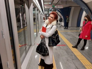 TV’den çıkıp metroya binen psikolog sunucu Yelda Başaran: Halktan Besleniyorum