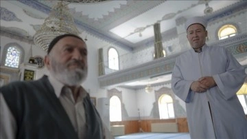 Üç kuşaktır aynı camide imamlık yapıyorlar