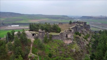 Üç şehrin kavşak noktasındaki Toprakkale Kalesi turizme kazandırılacak