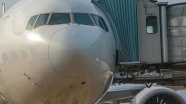 Uçağını kaçıran Rus yolcu, kapıyı kırıp aprona girdi
