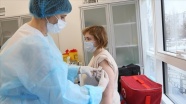 Ukrayna'da Kovid-19 aşısı yaptırmayan memur ve öğretmenler işten uzaklaştırılacak