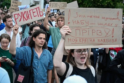 Ukrayna halkı Vladimir Zelenskiy’e karşı cesaretini göstermeye başladı -Erhan Kuadzba, Moskova'dan yazdı-