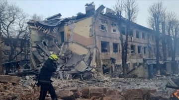 Ukrayna: Rusların kuşattığı Mariupol'de 2 bin 500 sivil öldü