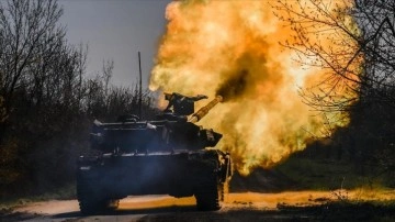 Ukrayna tankları sıcak çatışmaların yaşandığı Avdiyivka cephesinde yoğun atışlar yapıyor