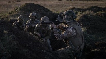 Ukrayna'da askerler, Zaporijya yönünde yoğun savaş eğitiminden geçiyor