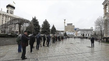 Ukrayna'da "Yılan Adası Direnişi" konulu pulu almak için halk kuyruğa girdi