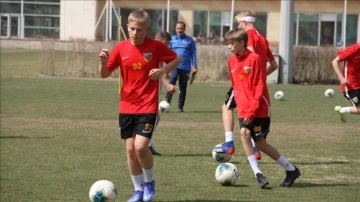 Ukrayna'daki futbol kulüplerinin altyapısından gelen sporculara Kayserispor kucak açtı