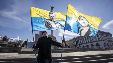Ukraynalı Babich, saldırı tehdidine rağmen Kiev meydanında nöbet tutuyor