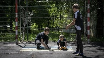 Ukraynalı çocuklar 'Dünya Çocuk Günü'nü savaşın gölgesinde yaşıyor