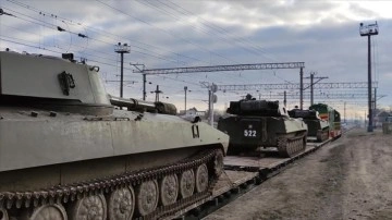 Ukraynalı yetkililer, Kırım’daki Rus üslerinin Ukrayna füzeleriyle vurulduğunu doğruladı