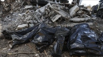 Ukrayna'nın Borodyanka kentindeki bina enkazlarından 7 ceset daha çıkarıldı