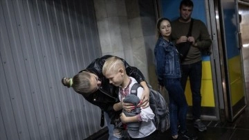 Ukrayna'nın Harkiv kentindeki çocuklar savaş nedeniyle metro istasyonlarında eğitim alıyor