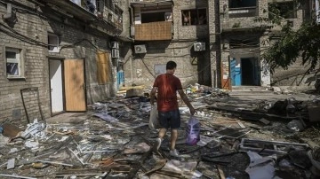 Ukrayna'nın Pokrovsk şehrinde Rus saldırısı sonrası enkaz kaldırma çalışmaları sürüyor