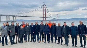 Ulaştırma ve Altyapı Bakanı Karaismailoğlu, 1915 Çanakkale Köprüsü'nde çalışanlarla buluştu