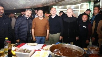 Ulaştırma ve Altyapı Bakanı Karaismailoğlu, ilk iftarı Adıyaman'da depremzedelerle yaptı