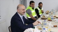 Ulaştırma ve Altyapı Bakanı Karaismailoğlu, Sakarya&#039;da işçilerle iftar yaptı