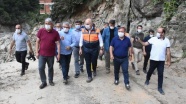 Ulaştırma ve Altyapı Bakanı Karaismailoğlu, selden etkilenen Espiye'de incelemelerde bulundu