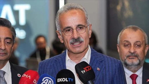 Ulaştırma ve Altyapı Bakanı Uraloğlu, IDEF 2025'i ziyaret etti