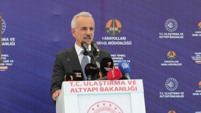 Ulaştırma ve Altyapı Bakanı Uraloğlu: Hakkari'nin her k&ouml;şesini &ccedil;ağın gereklerine uygun hale get