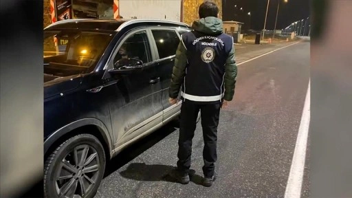 &Uuml;lke genelindeki denetimlerde 55 g&ouml;&ccedil;men ka&ccedil;ak&ccedil;ısı ile 972 d&uuml;zensiz g&ouml;&ccedil;men yakalandı
