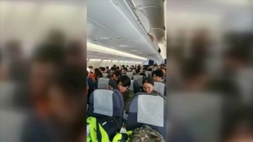 Ülkesine dönen Güney Koreli arama kurtarma ekibine uçakta duygulandıran teşekkür