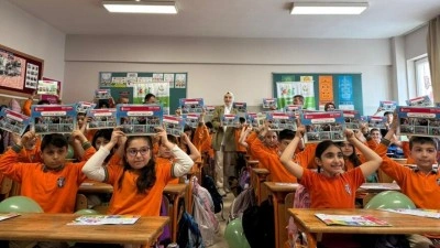 &Uuml;mraniye'de bir ilkokulda &ouml;ğrencilere sıfır atık eğitim seti dağıtıldı