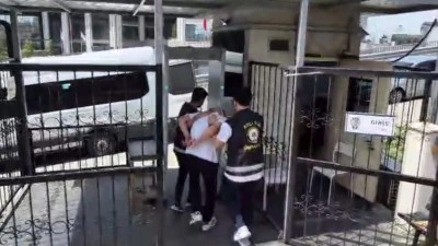 &Uuml;mraniye'de trafikte tartıştığı s&uuml;r&uuml;c&uuml;y&uuml; muştayla darbeden ş&uuml;pheli yakalandı