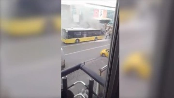 Ümraniye'de İETT otobüsünde çıkan yangın söndürüldü