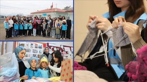 &Uuml;niversiteli g&ouml;n&uuml;ll&uuml; gen&ccedil;ler &ouml;rd&uuml;kleri atkı ve berelerle k&ouml;y &ccedil;ocuklarını ısıtıyor