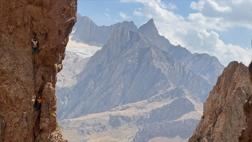 Ünlü dağcılar, Hakkari'deki dağlarda 8 yeni tırmanış rotası oluşturdu