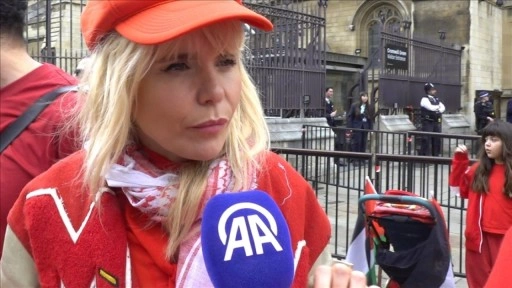 Ünlü İngiliz şarkıcı Paloma Faith, ülkesinin Gazze'deki zulme ortaklığından utanç duyduğunu söy