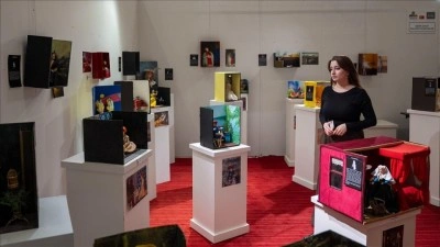 &Uuml;nl&uuml; sanat eserleri atık malzemelerle oyuncaklara d&ouml;n&uuml;şt&uuml;
