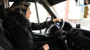 Ünye'de 4 çocuk annesi dolmuş şoförlüğü yaparak aile ekonomisine katkı sağlıyor