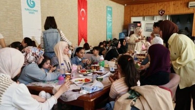 &Uuml;rd&uuml;n'de yaşayan T&uuml;rk &ccedil;ocukları her hafta Yunus Emre Enstit&uuml;s&uuml;'ndeki "K&ouml;klere Tutunma