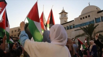 Ürdünlüler, İsrail'in Gazze Şeridi'ne yönelik saldırılarını protesto etti