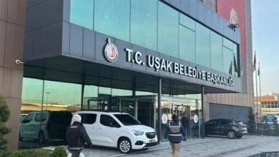 Uşak Belediyesinde sigortalı g&ouml;sterilip &Ouml;zkan Yalım'ın işletmelerinde &ccedil;alışan 9 zanlı tutukland