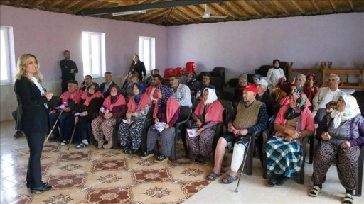 Uşak'ta üniversite öğrencileri köy köy gezerek ilk yardım eğitimi veriyor