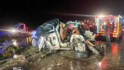 Uşak'ta zincirleme trafik kazasında 4 kişi hayatını kaybetti