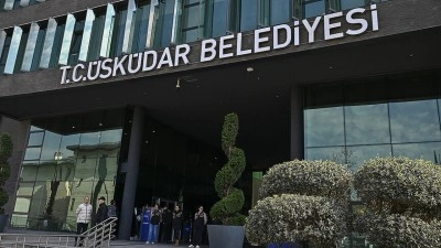 &Uuml;sk&uuml;dar Belediyesine y&ouml;nelik usuls&uuml;zl&uuml;k soruşturmasında g&ouml;zaltına alınan 21 ş&uuml;pheli adliyede