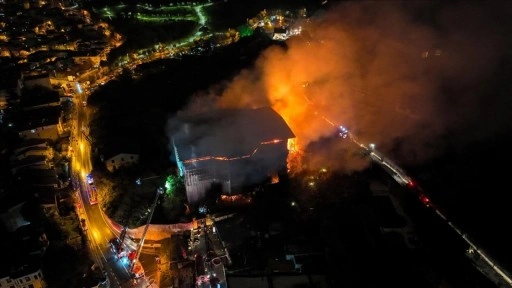 Üsküdar'da ahşap köşkte çıkan yangın söndürüldü