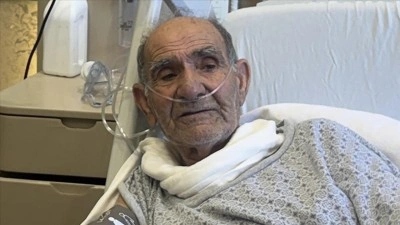 Ustalığına g&uuml;vendi, tıkalı gidere d&ouml;kt&uuml;ğ&uuml; lavabo a&ccedil;ıcı hastanelik etti