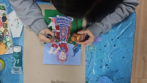 &Uuml;st&uuml;n yetenekli &ouml;ğrenciler i&ccedil;in atıklar &ccedil;&ouml;p değil sanat malzemesi