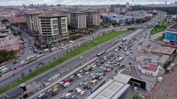 Uyum haftasının başlamasıyla İstanbul'da trafik yoğunluğu arttı